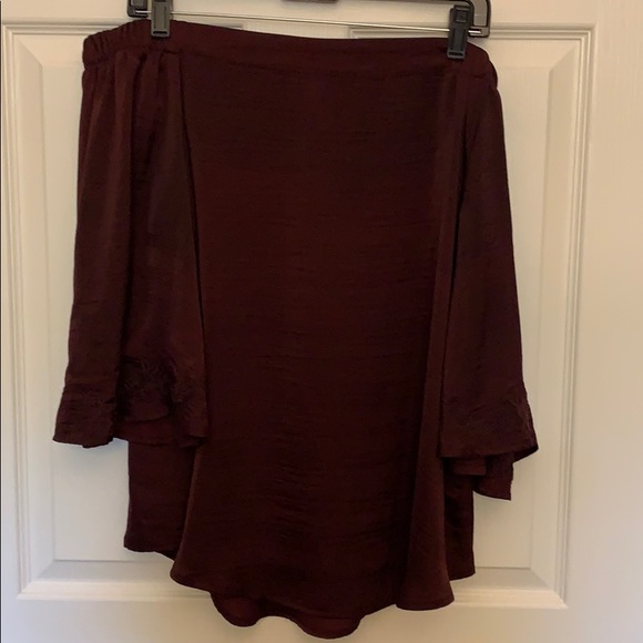 Jennifer Lopez off shoulder silky maroon blouse L - Picture 3 of 8